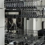 Zaplanuj raz, myj spokojnie: sprytny plan wymiany filtrów w zmywarce, który oszczędza czas i wodę