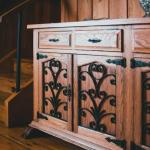Komoda z charakterem: 7 pomysłów na aranżację z ceramicznymi uchwytami