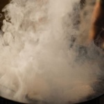 Grill bez zadymienia: zaprojektuj idealną strefę BBQ z osłoną dymu w swoim ogrodzie
